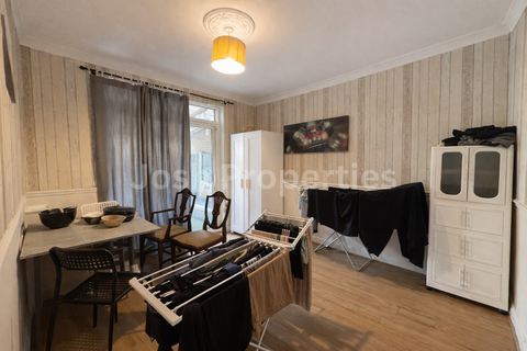 3 bedroom end of terrace house to rent, Eastern Avenue, Ilford IG2