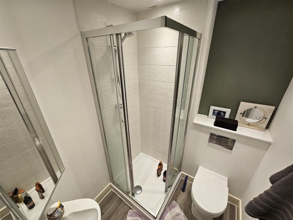 En Suite Shower W.C.