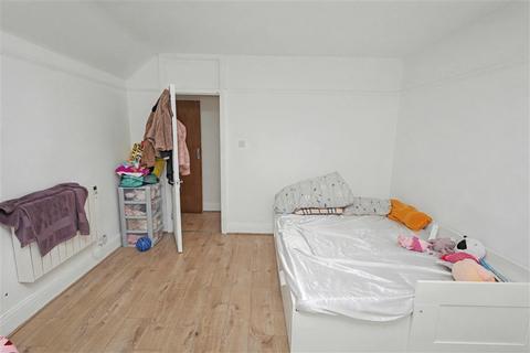 2 bedroom flat for sale, Joel Street, NORTHWOOD