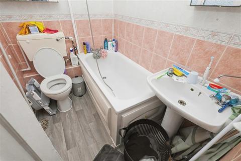 2 bedroom flat for sale, Joel Street, NORTHWOOD