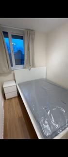 1 bedroom in a house share to rent, Dowdeswell Close, London SW15