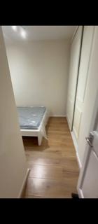 1 bedroom in a house share to rent, Dowdeswell Close, London SW15