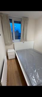 1 bedroom in a house share to rent, Dowdeswell Close, London SW15