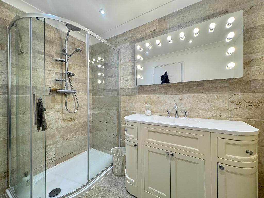 26 SR Bedroom 1 Ensuite
