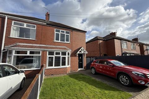 2 bedroom semi-detached house to rent, Kingsway, Wombwell