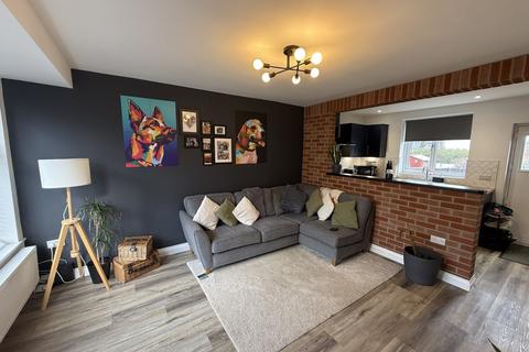 2 bedroom semi-detached house to rent, Kingsway, Wombwell