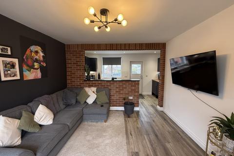 2 bedroom semi-detached house to rent, Kingsway, Wombwell