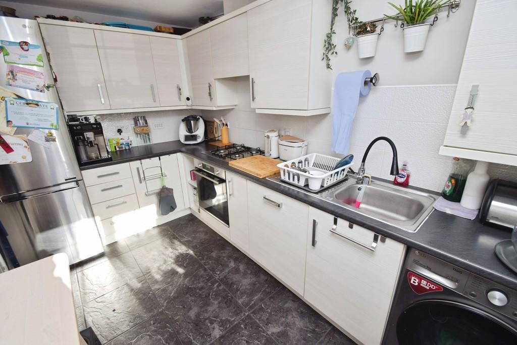 9046b037-Kitchen