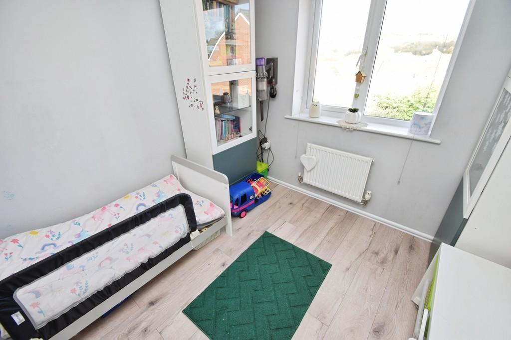 5b2cf9d2-Bedroom 204