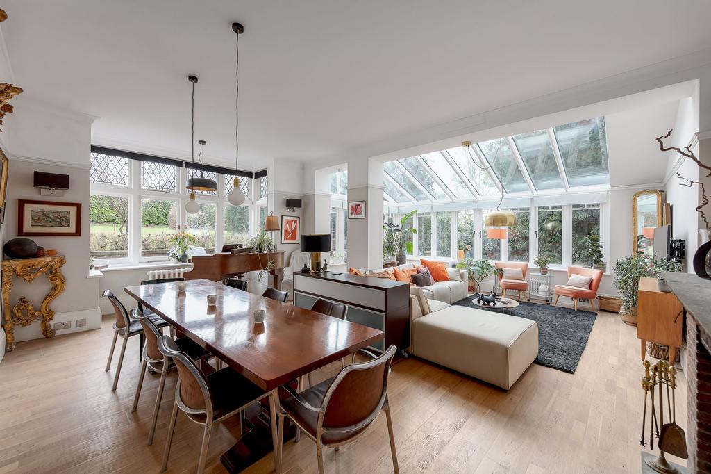 Lounge / Dining Room