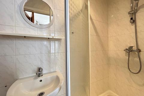 undefined, Mill Hill Road, Acton, W3