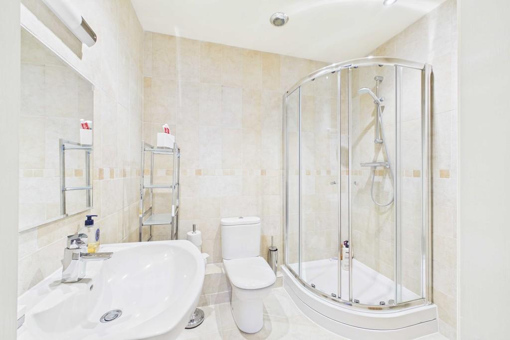 Tarn House - Bedroom 2 En-Suite