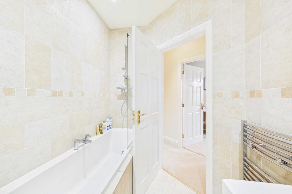 Tarn House - Bathroom