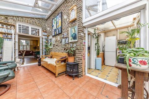 undefined, High Street, Hampton Hill TW12