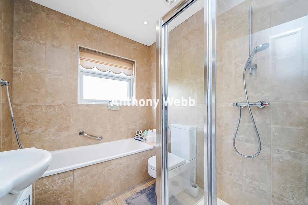Bath/shower room