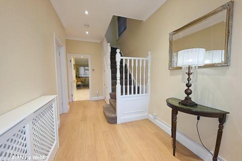 undefined, Connaught Gardens, Palmers Green, N13