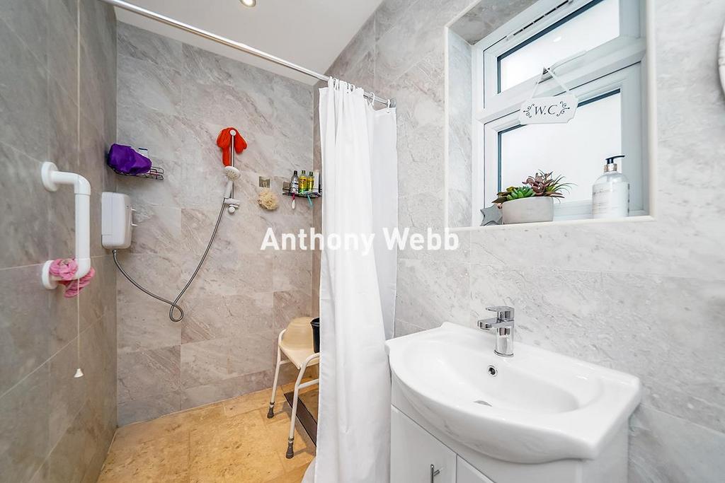 Ground wet room