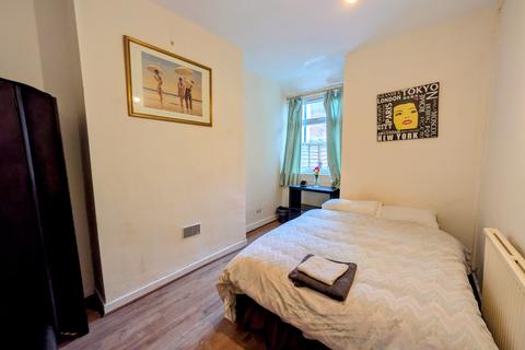 undefined, Chisholm Street, MANCHESTER, M11