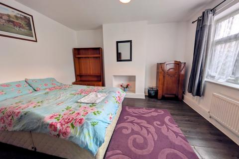 4 bedroom house to rent, Massey Road, SALE, M33