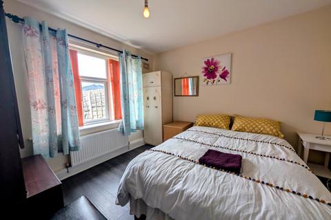 4 bedroom house to rent, Massey Road, SALE, M33