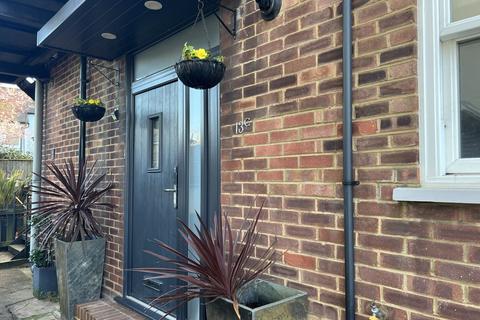 1 bedroom flat for sale - Arundel Road, Dorking, RH4