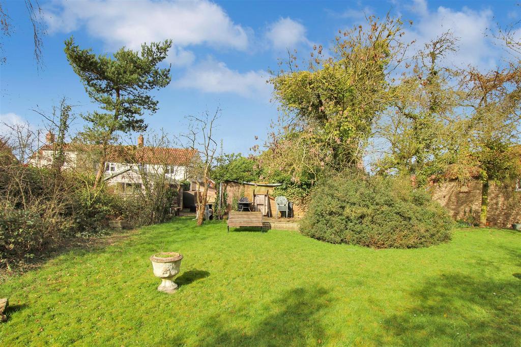 Rear Garden - c.JPG