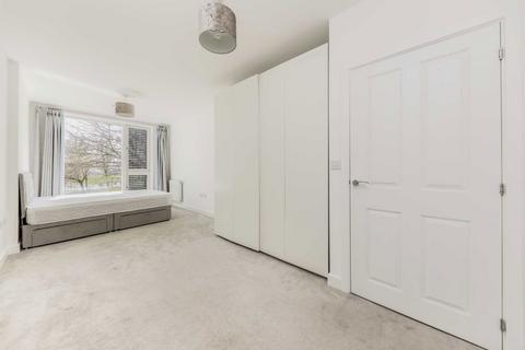 2 bedroom flat to rent, Henry Darlot Drive, London NW7