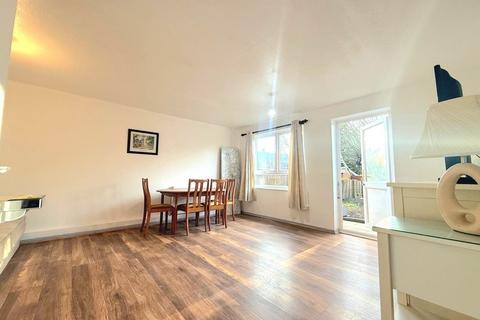2 bedroom terraced house to rent, Carmelite Road, Harrow