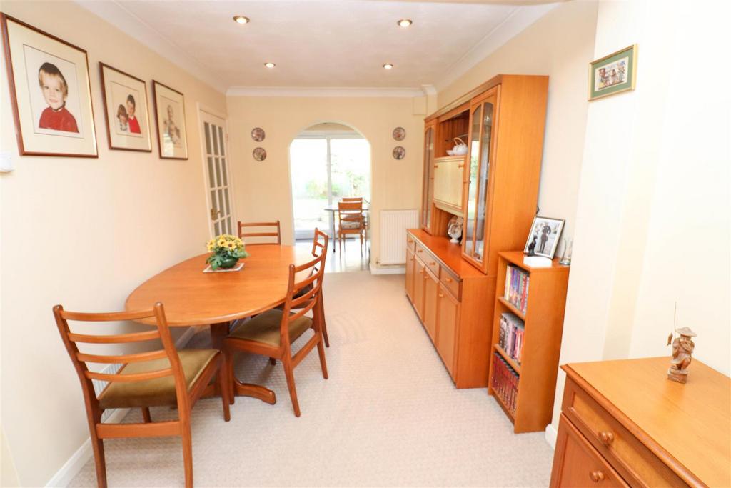 Lounge/Dining Room