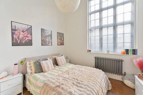 3 bedroom flat for sale, Mountford Mansions, Battersea Park, London, SW11