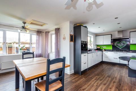 4 bedroom detached house for sale, Yarrow Close, Rushden NN10