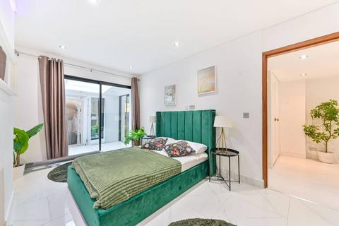 2 bedroom flat to rent, Fairfax Place, Holland Park, London, W14