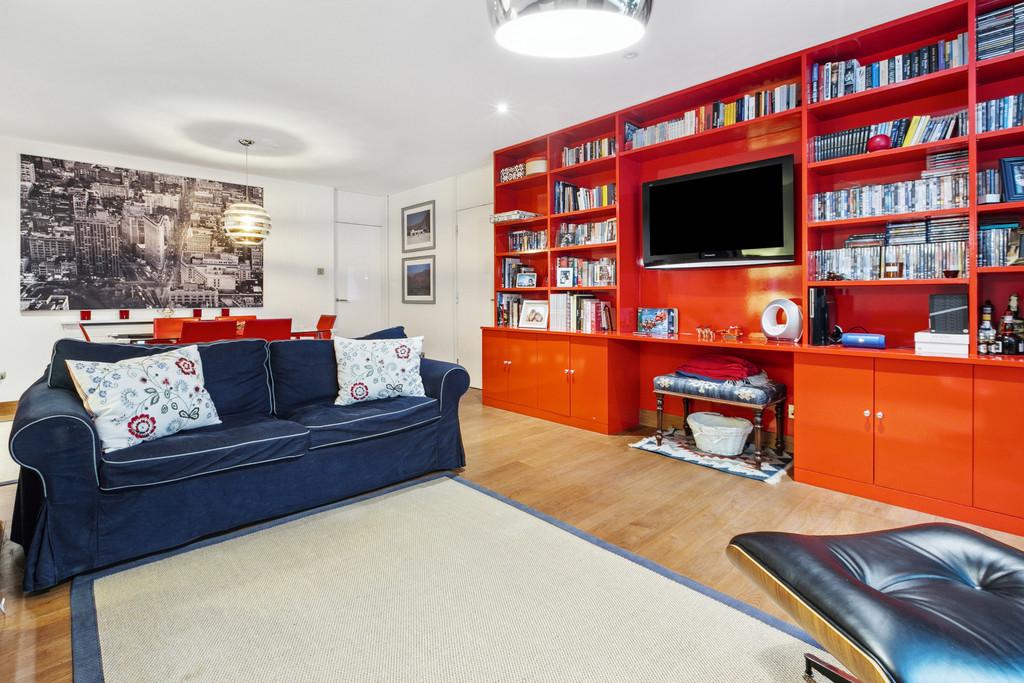 Flat 2, 24 Emperors Gate, SW7 4 HS-11