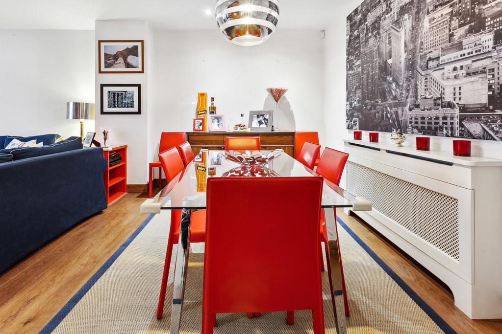 Flat 2, 24 Emperors Gate, SW7 4 HS-8