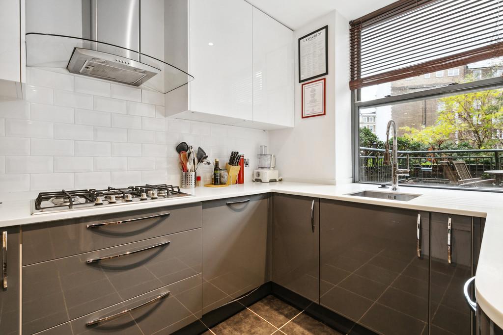 Flat 2, 24 Emperors Gate, SW7 4 HS-12
