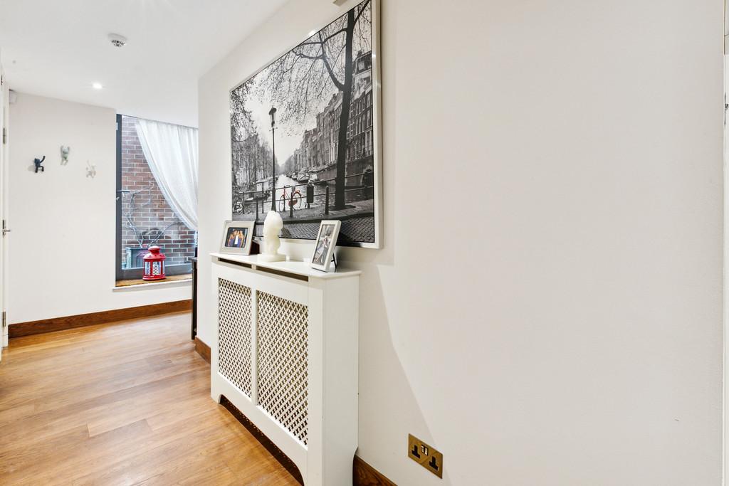 Flat 2, 24 Emperors Gate, SW7 4 HS-14
