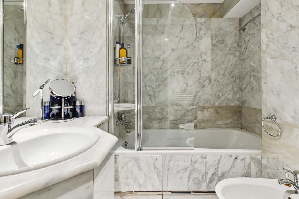 Flat 2, 24 Emperors Gate, SW7 4 HS-1