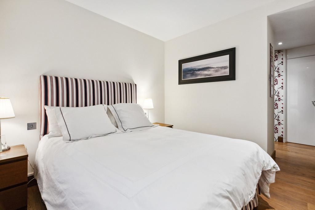 Flat 2, 24 Emperors Gate, SW7 4 HS-3