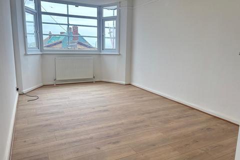 1 bedroom flat to rent, Princes Esplanade, Walton On The Naze CO14