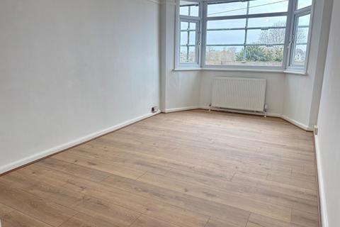 1 bedroom flat to rent, Princes Esplanade, Walton On The Naze CO14
