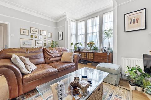 2 bedroom apartment for sale, Carlingford Road, London N15