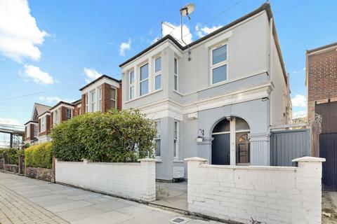 2 bedroom apartment for sale, Carlingford Road, London N15