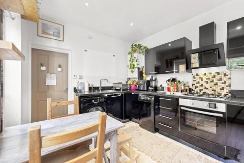2 bedroom apartment for sale, Carlingford Road, London N15