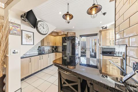 4 bedroom detached house for sale, Elm Crescent, Pontefract WF9