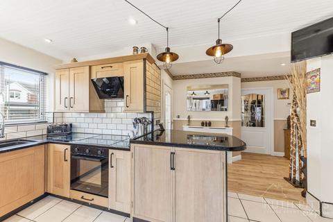 4 bedroom detached house for sale, Elm Crescent, Pontefract WF9