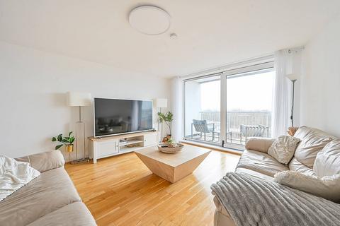3 bedroom flat to rent, Holland Gardens, Brentford, TW8