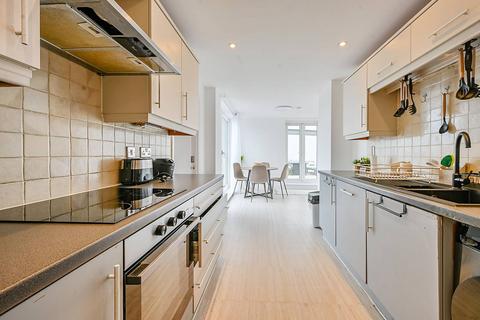 3 bedroom flat to rent, Holland Gardens, Brentford, TW8