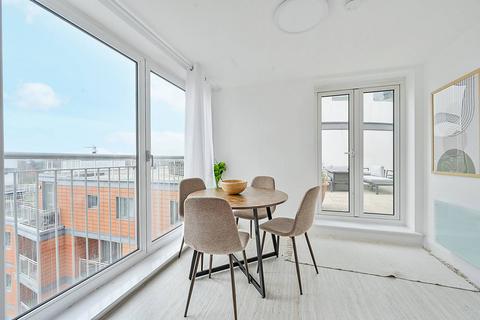 3 bedroom flat to rent, Holland Gardens, Brentford, TW8