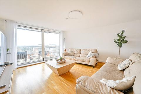 3 bedroom flat to rent, Holland Gardens, Brentford, TW8