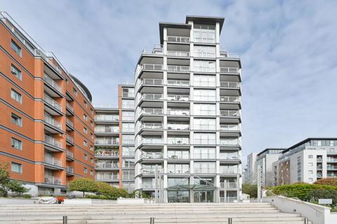 3 bedroom flat to rent, Holland Gardens, Brentford, TW8